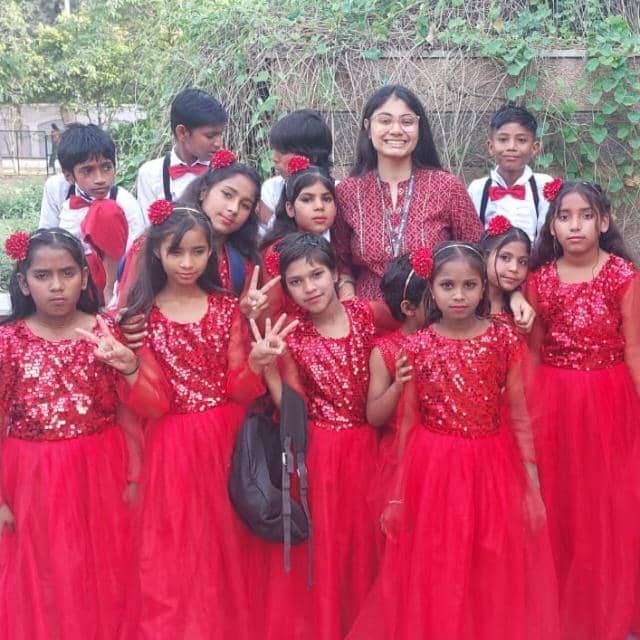 Triman with children ready for an UDAAN performance