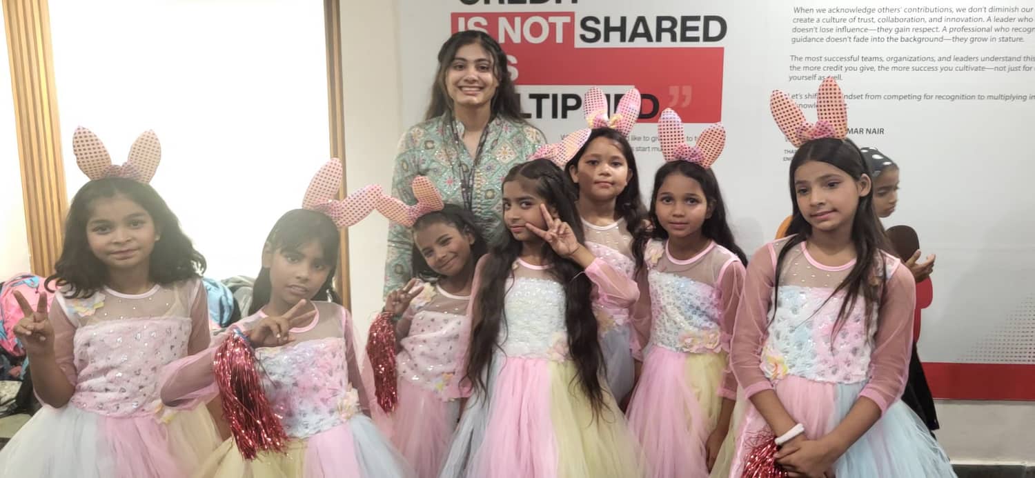 Triman with children after a performance